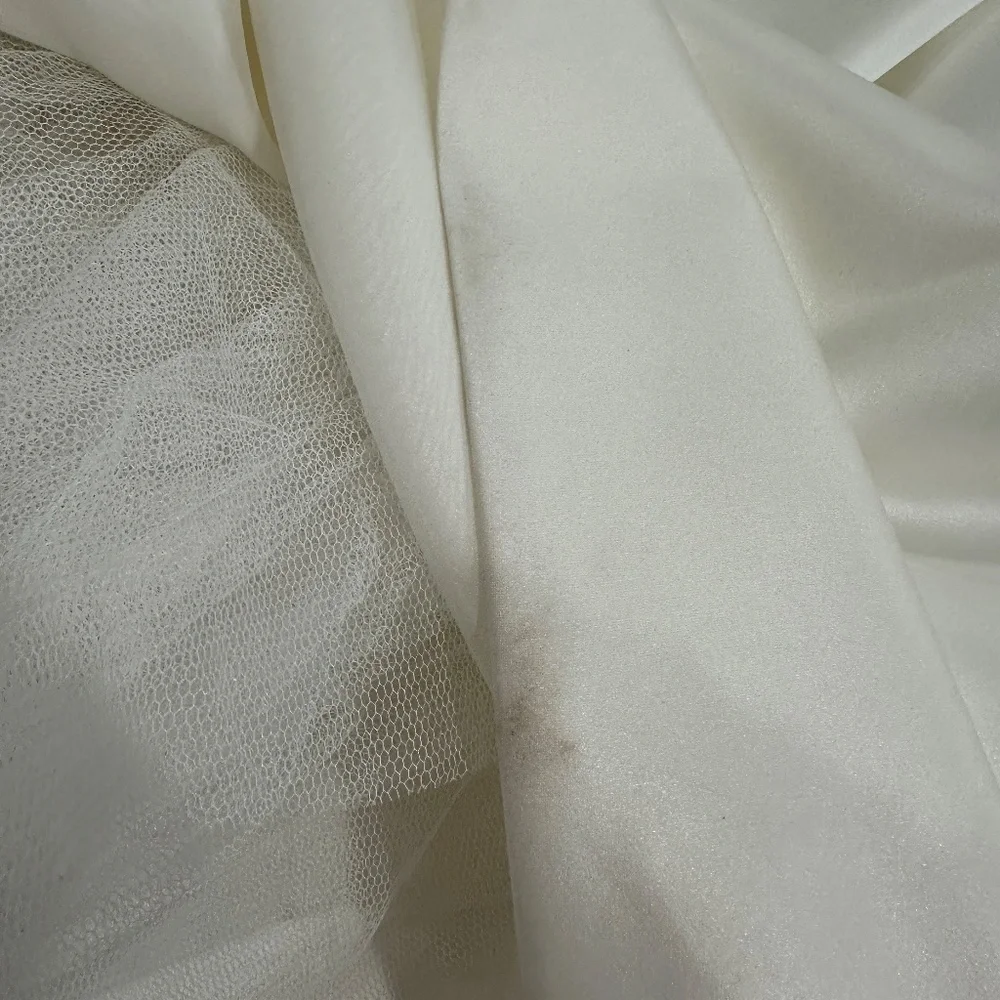 Wedding Dress by ENZOANI - Picture 10 of 16